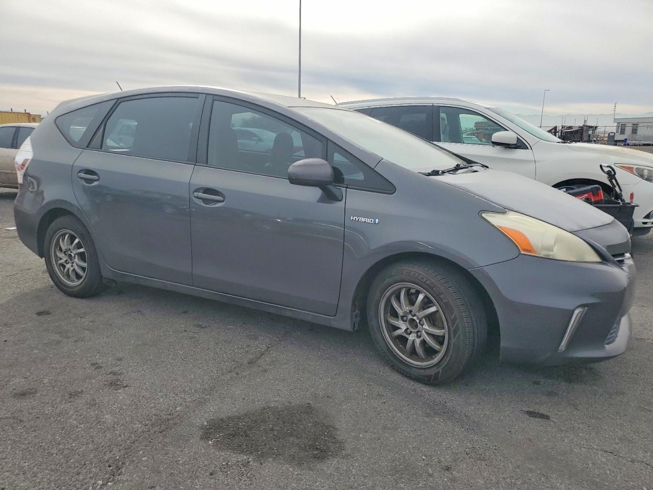 2014 Toyota Prius V - zdjęcie 4