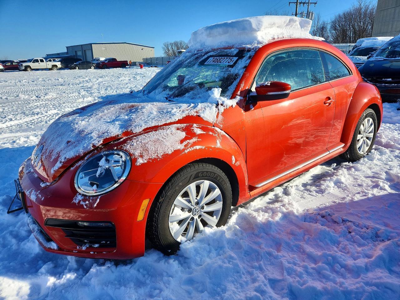 2019 Volkswagen Beetle S - zdjęcie główne