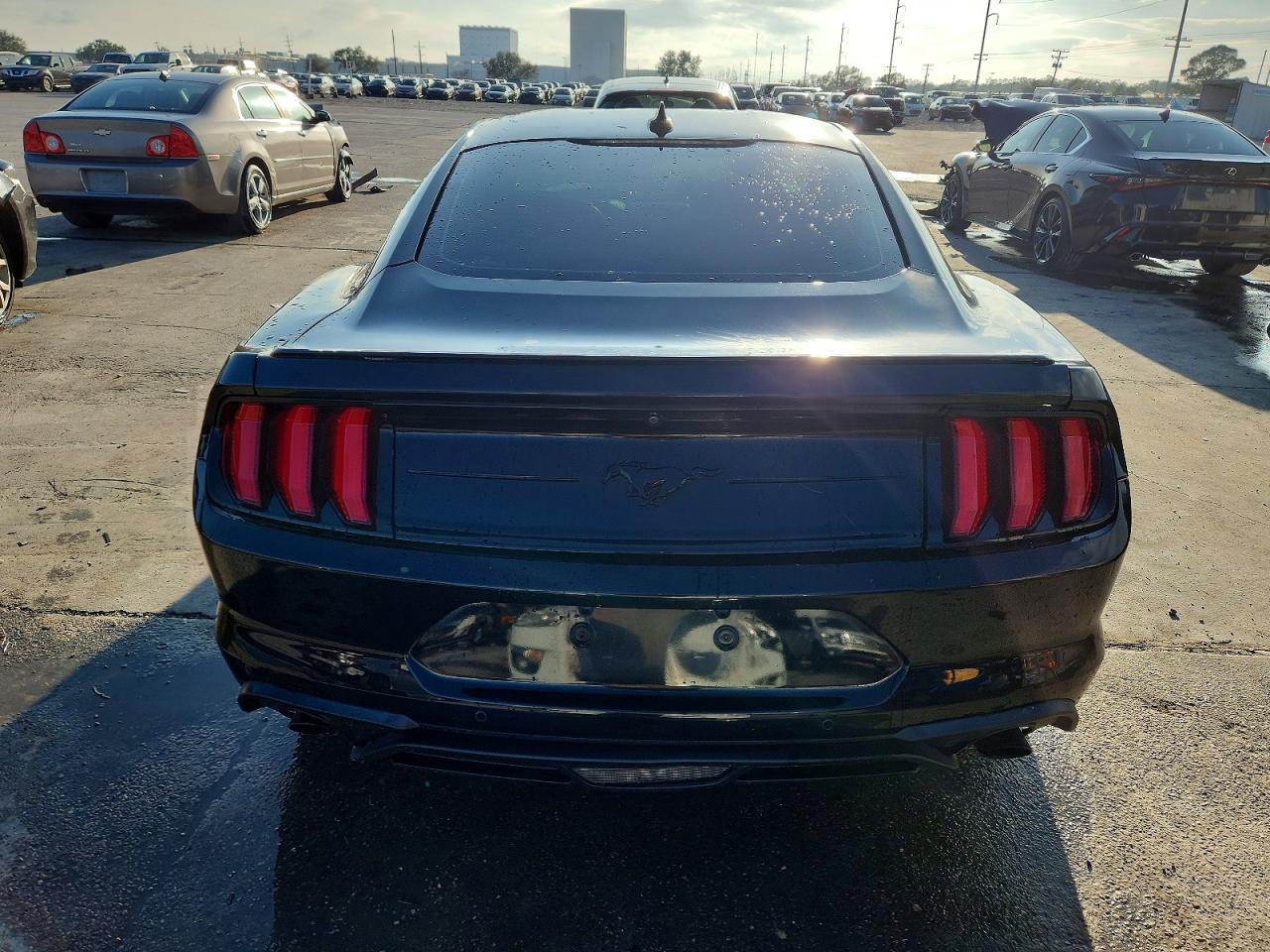 2021 Ford Mustang - zdjęcie 6