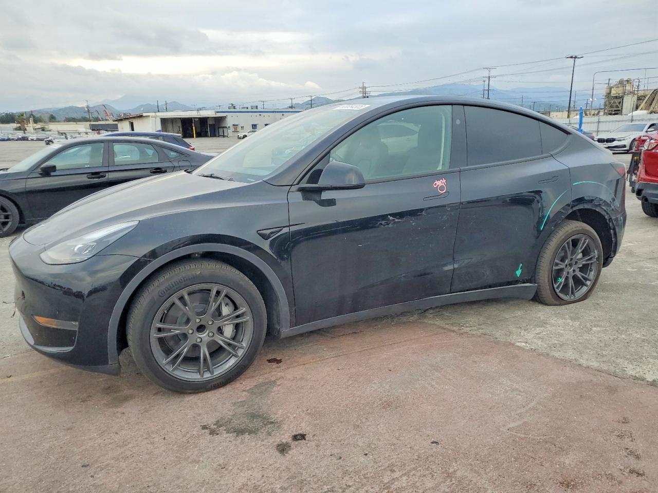 2024 Tesla Model Y - zdjęcie główne