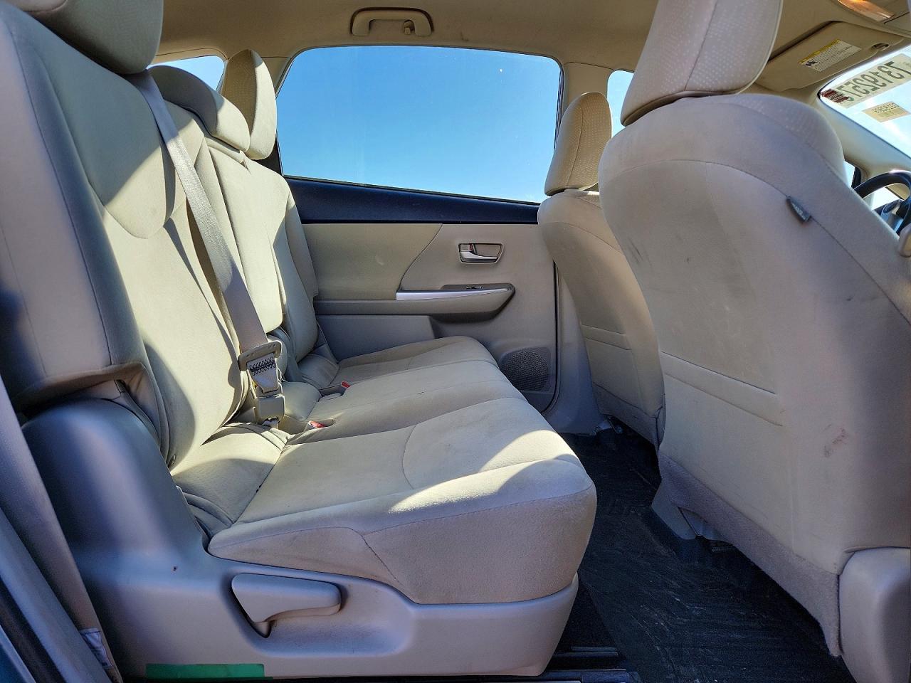 2013 Toyota Prius V - zdjęcie 10