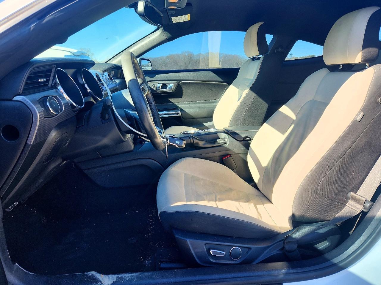 2015 Ford Mustang - zdjęcie 7