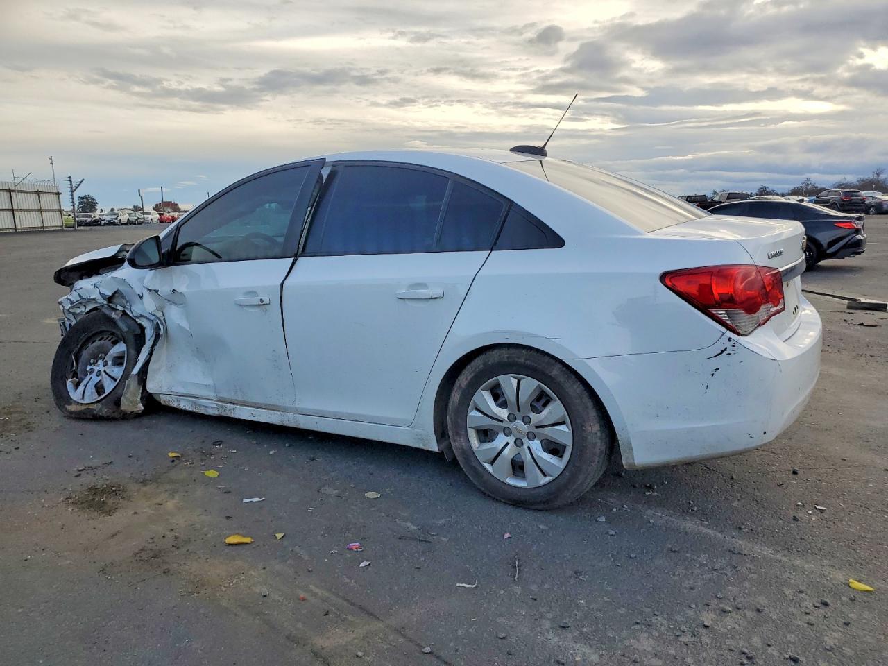 2015 Chevrolet Cruze Ls - zdjęcie 2