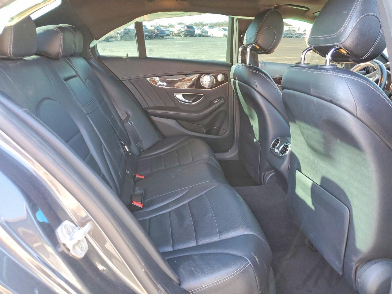 2015 Mercedes-Benz C 300 - zdjęcie 10