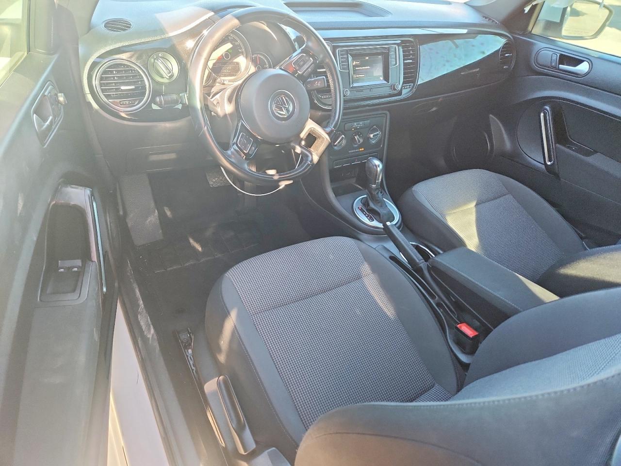 2019 Volkswagen Beetle S - zdjęcie 8