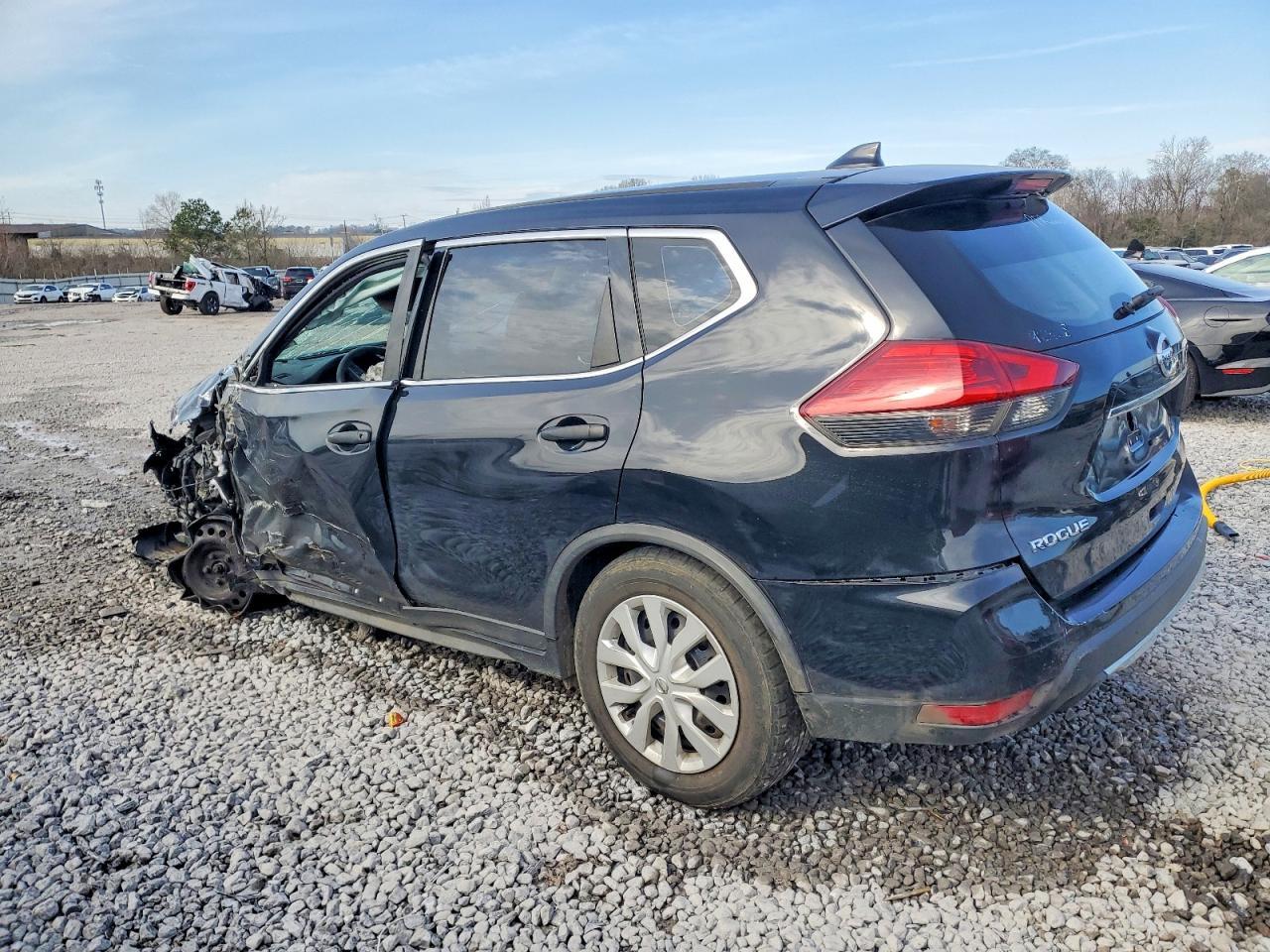 2017 Nissan Rogue S - zdjęcie 2
