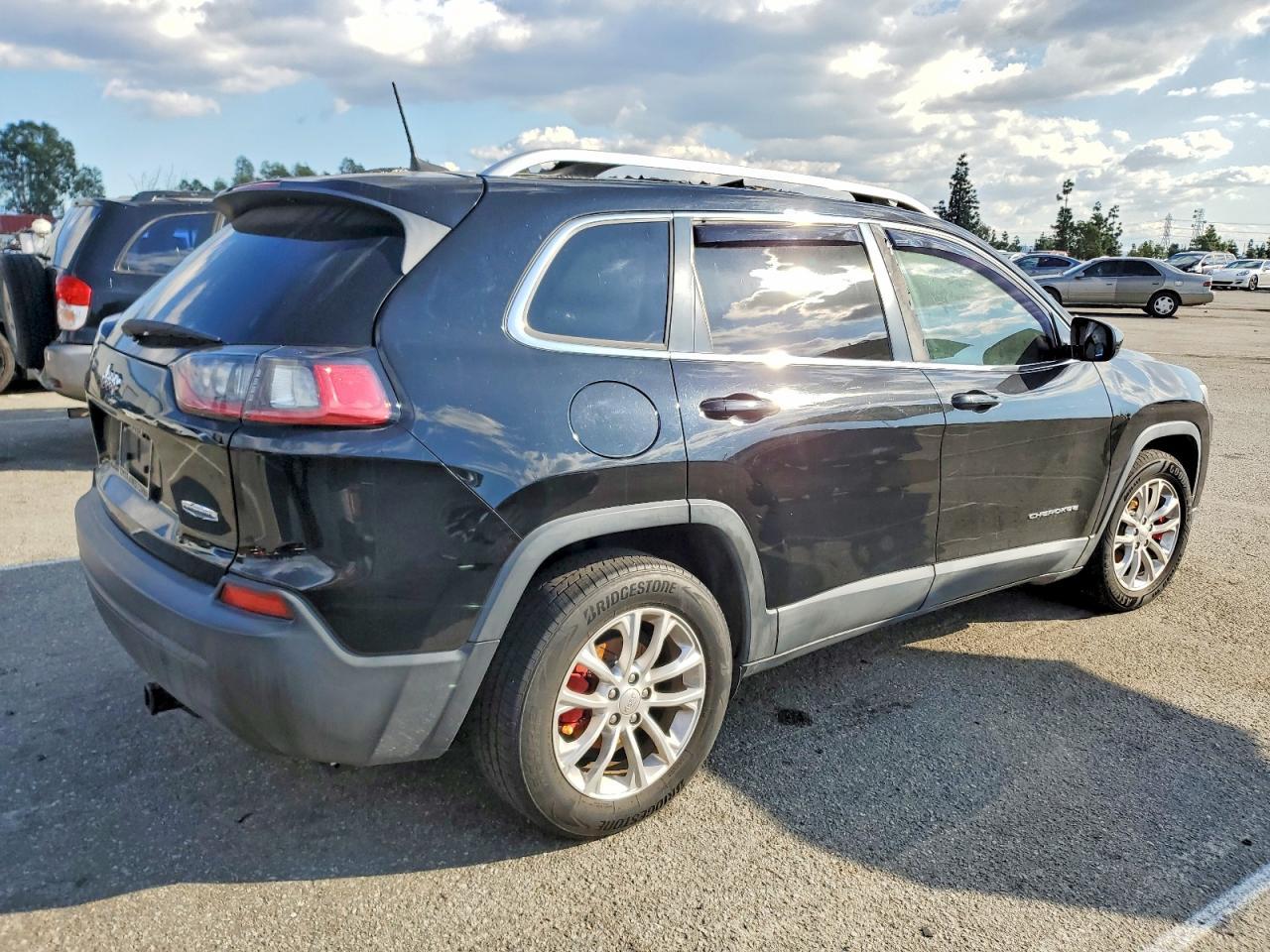 2019 Jeep Cherokee Latitude - zdjęcie 3