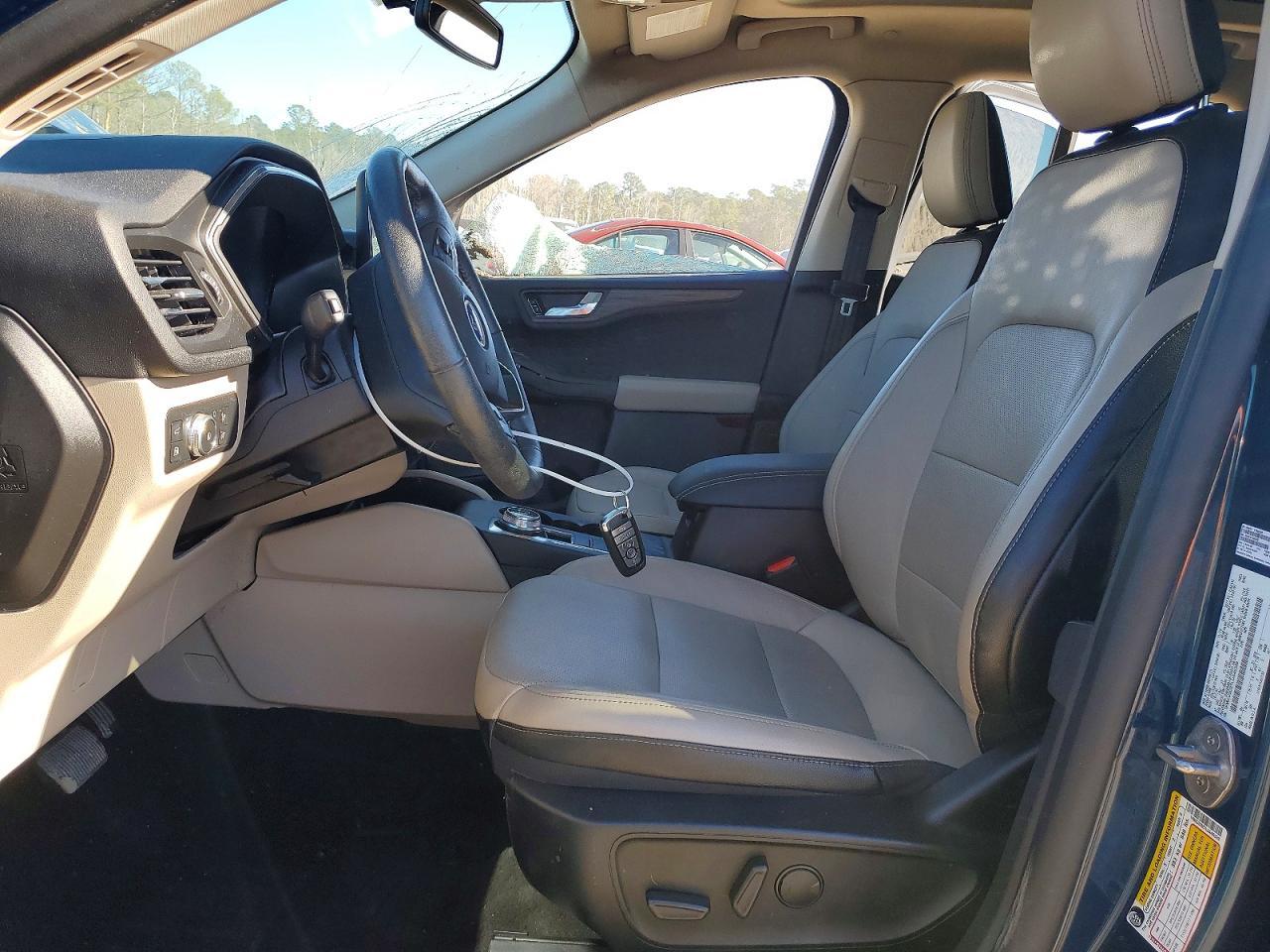 2020 Ford Escape Titanium - zdjęcie 7