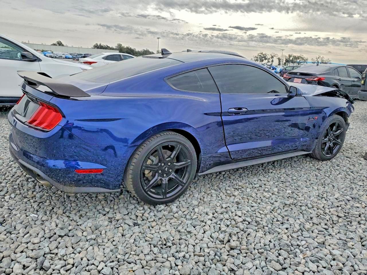 2020 Ford Mustang - zdjęcie 3