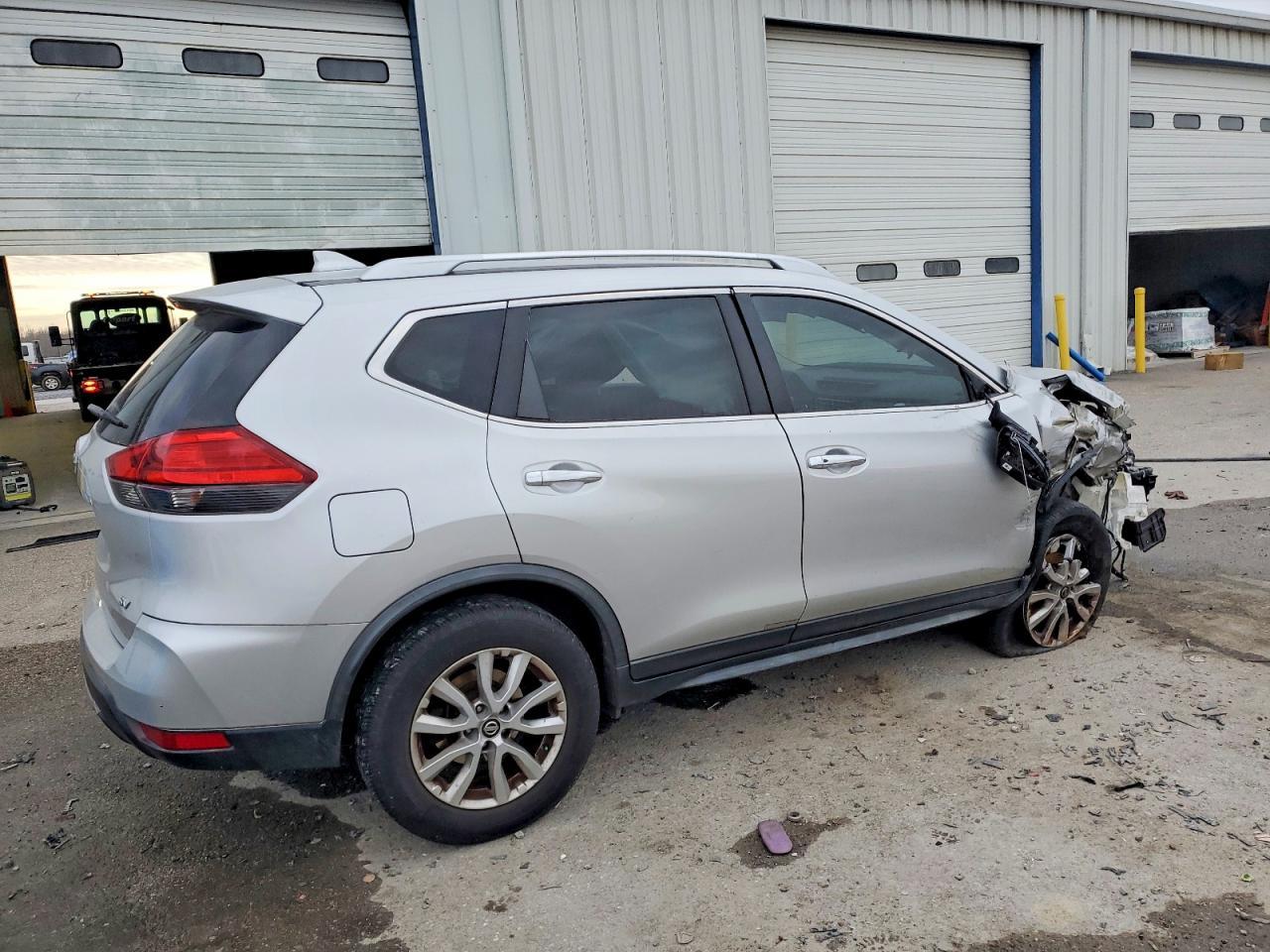 2017 Nissan Rogue - zdjęcie 3