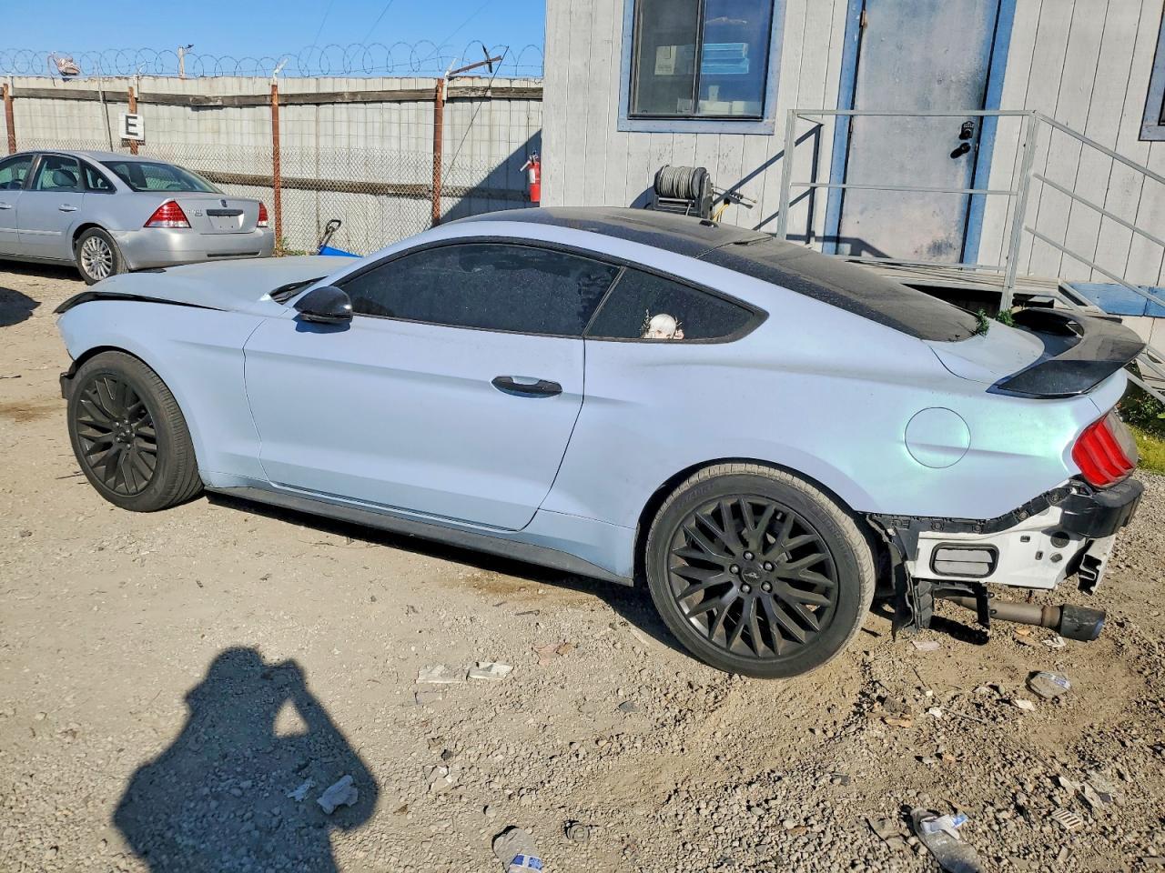 2019 Ford Mustang - zdjęcie 2