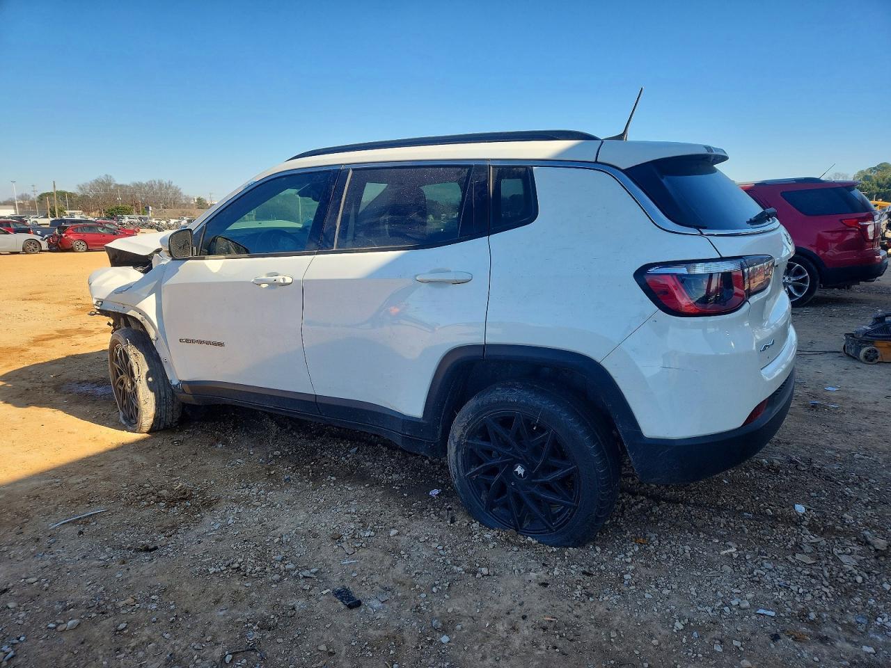 2020 Jeep Compass Latitude - zdjęcie 2