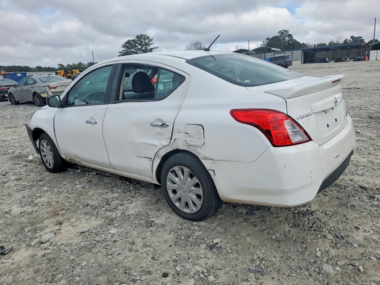 2019 Nissan Versa Sv - zdjęcie 2