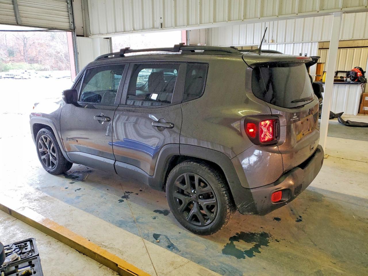 2018 Jeep Renegade Latitude - zdjęcie 2