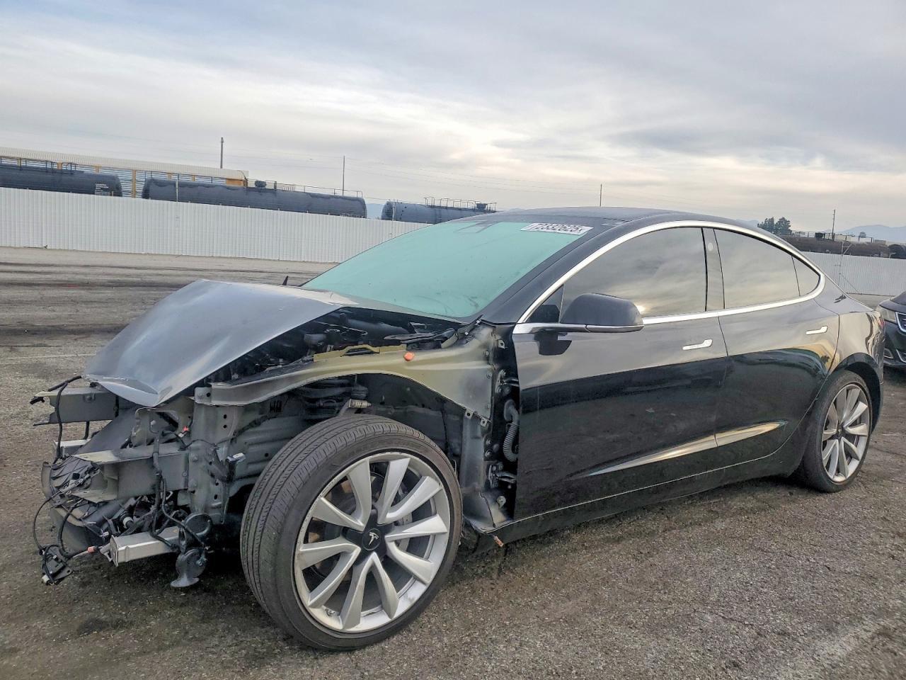 2020 Tesla Model 3 - zdjęcie główne