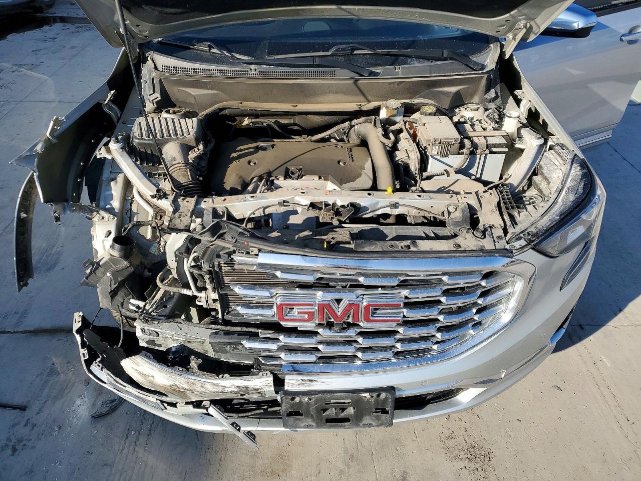 2018 GMC Terrain Denali - zdjęcie 11