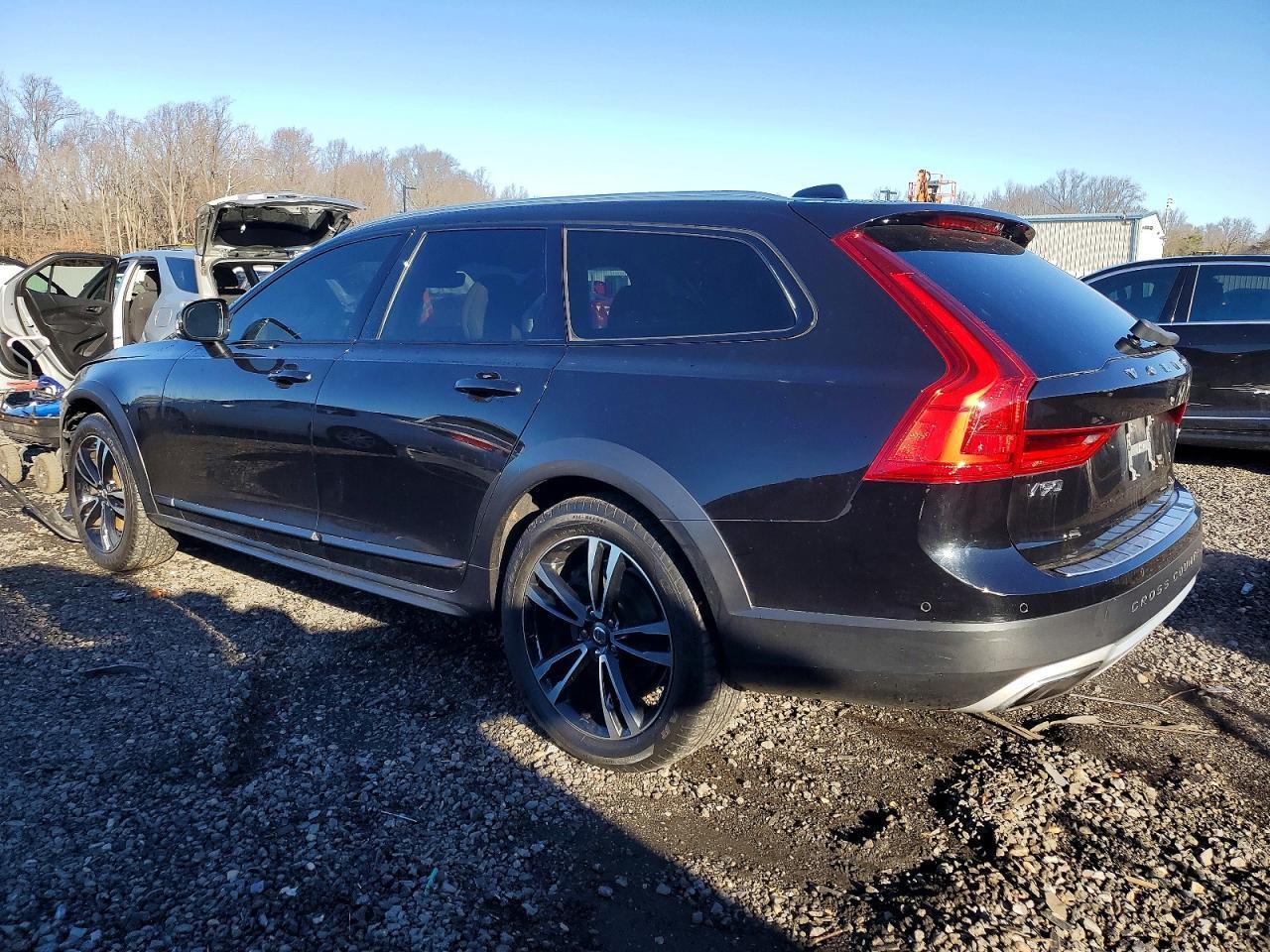 2019 Volvo V90 Cross Country T5 Momentum - zdjęcie 2