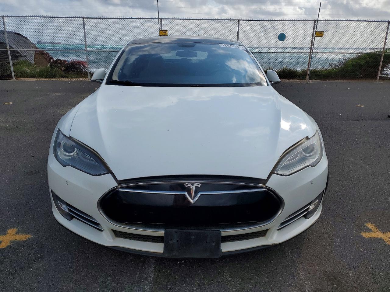 2014 Tesla Model S - zdjęcie 5