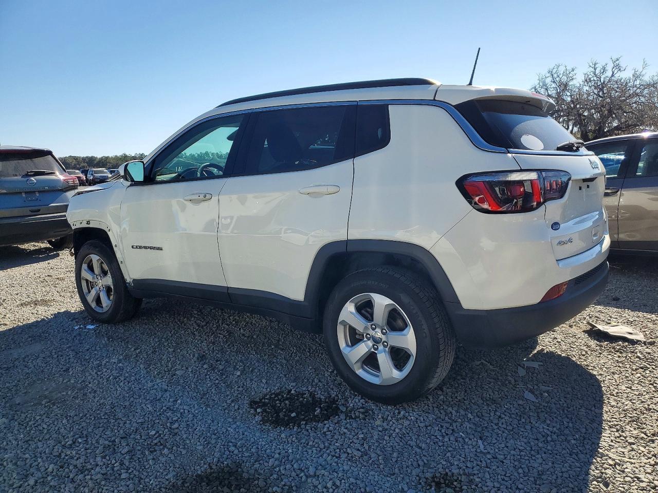 2019 Jeep Compass Latitude - zdjęcie 2