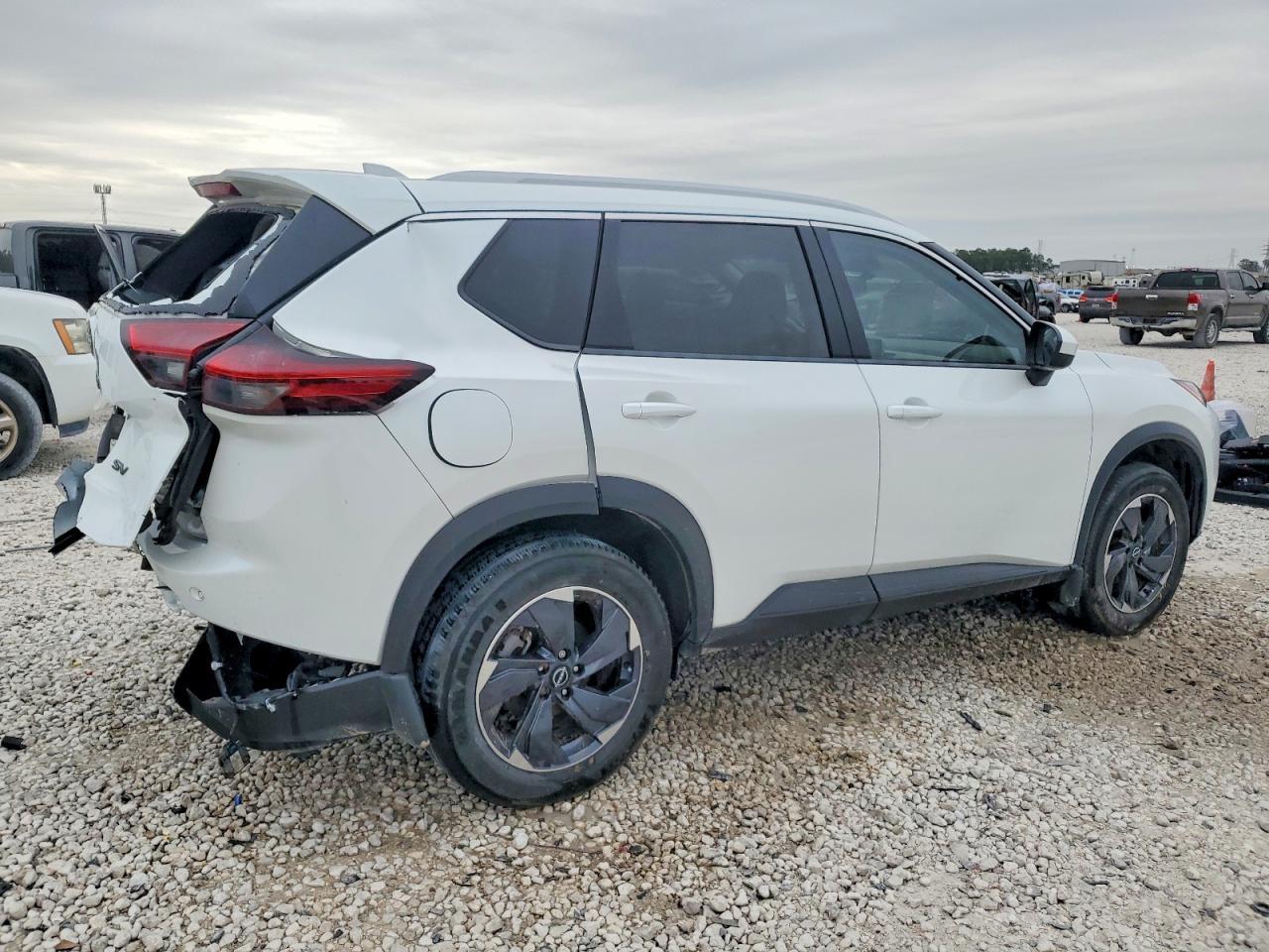 2024 Nissan Rogue Sv - zdjęcie 3