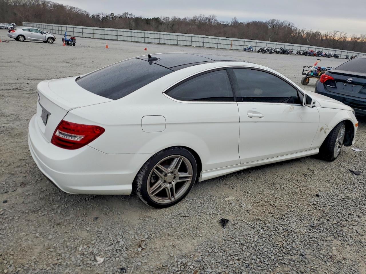 2015 Mercedes-Benz C 250 - zdjęcie 3