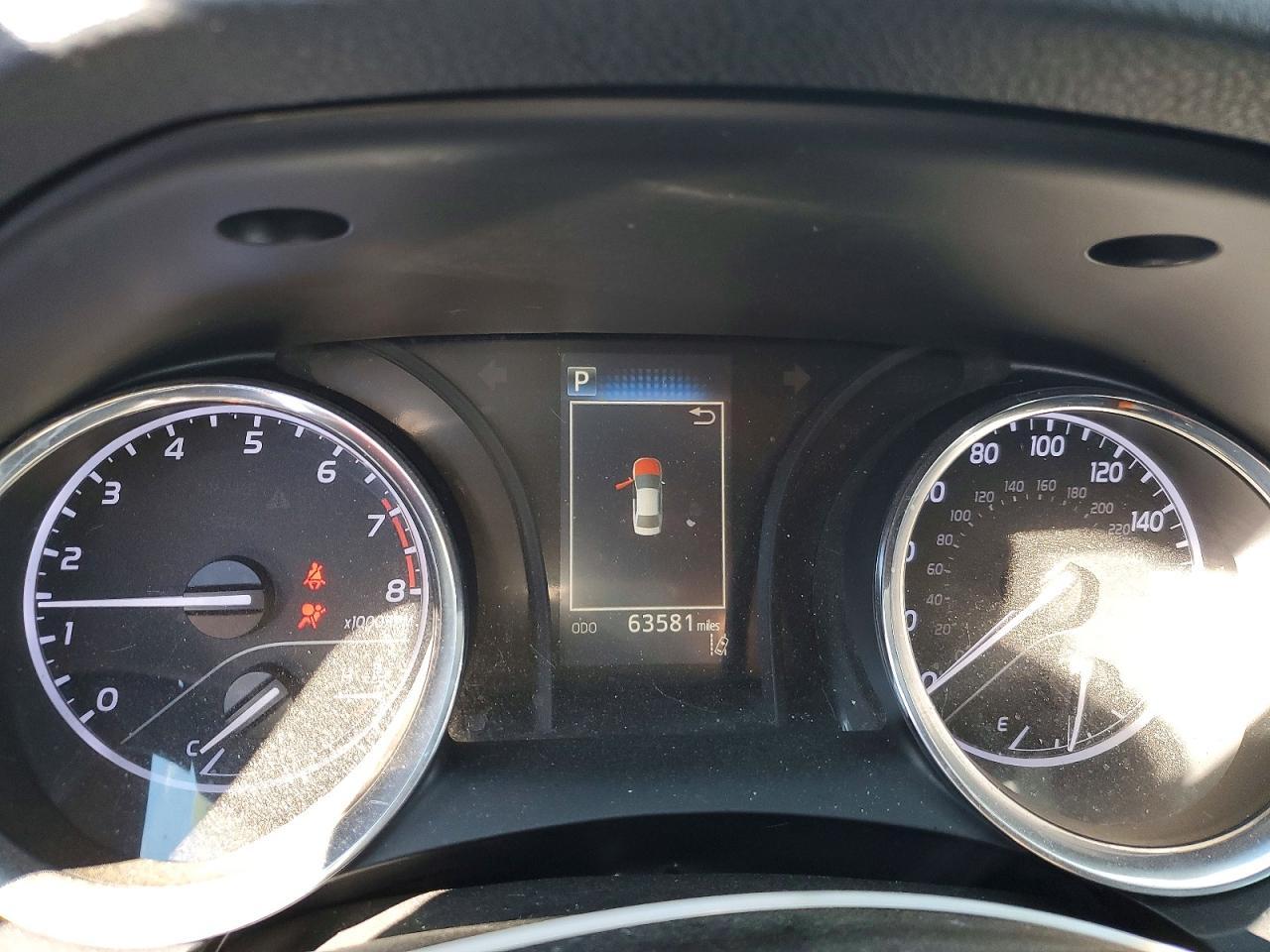 2020 Toyota Camry Le - zdjęcie 9