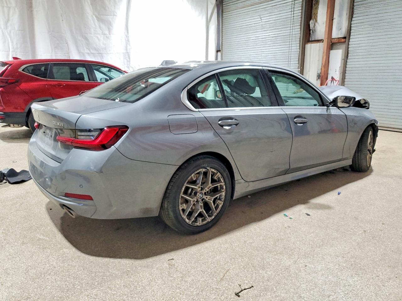 2025 BMW 330I - zdjęcie 3