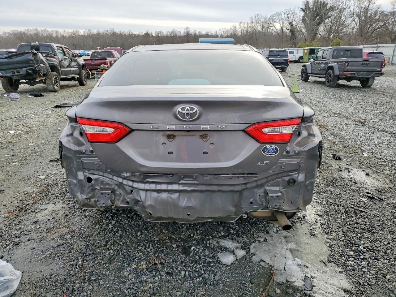 2018 Toyota Camry Le - zdjęcie 6