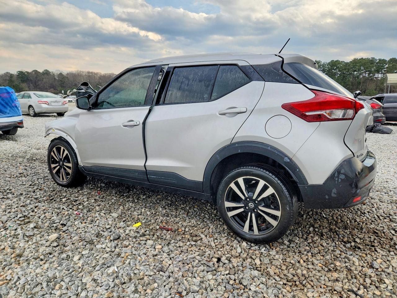 2019 Nissan Kicks Sv - zdjęcie 2