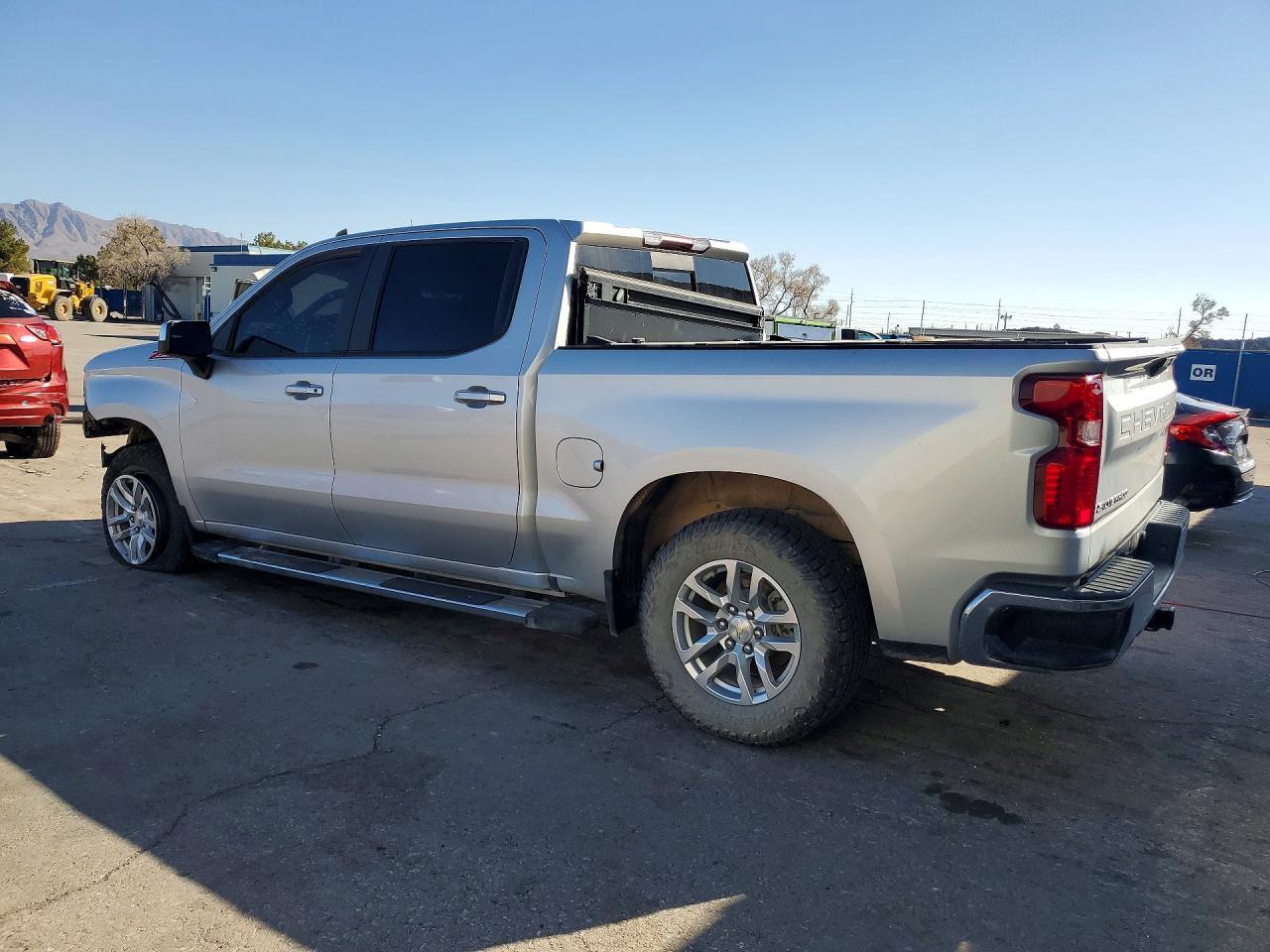 2020 Chevrolet Silverado K1500 Lt - zdjęcie 2