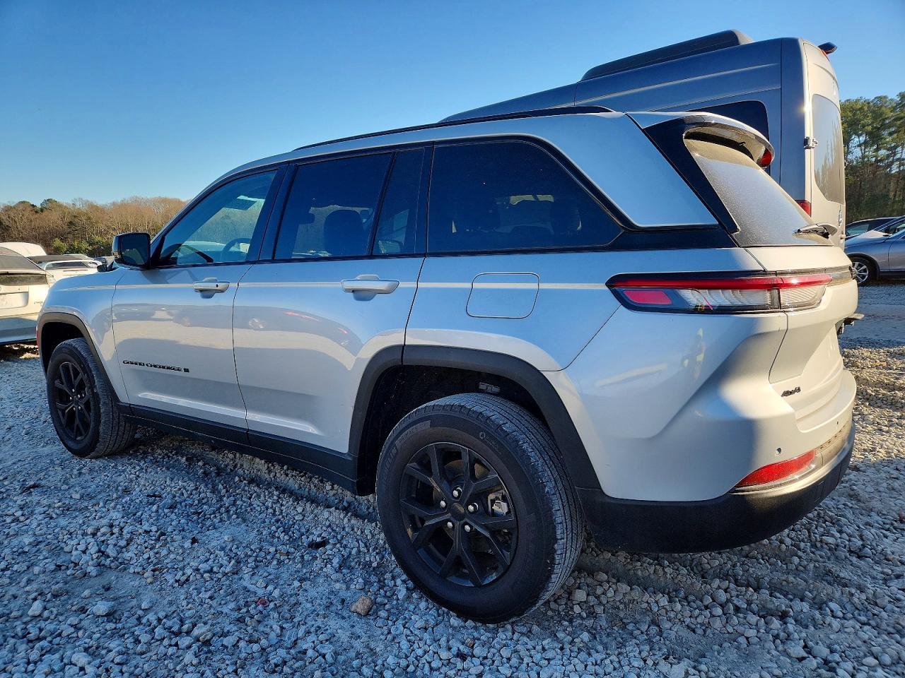 2024 Jeep Grand Cherokee Laredo - zdjęcie 2