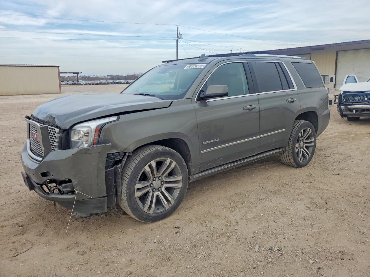 2017 GMC Yukon Denali - zdjęcie główne