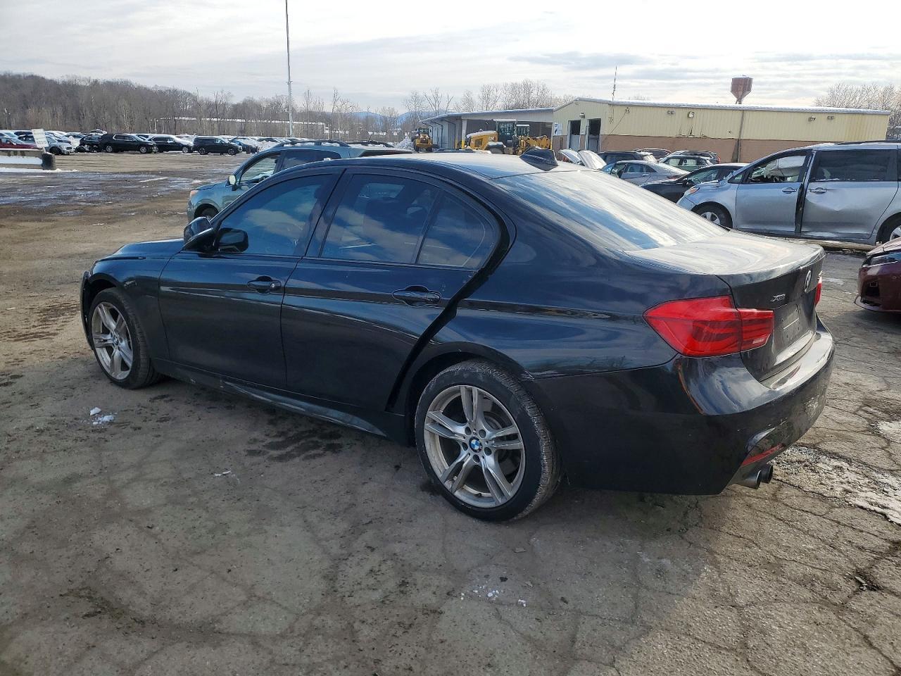 2017 BMW 330 Xi - zdjęcie 2