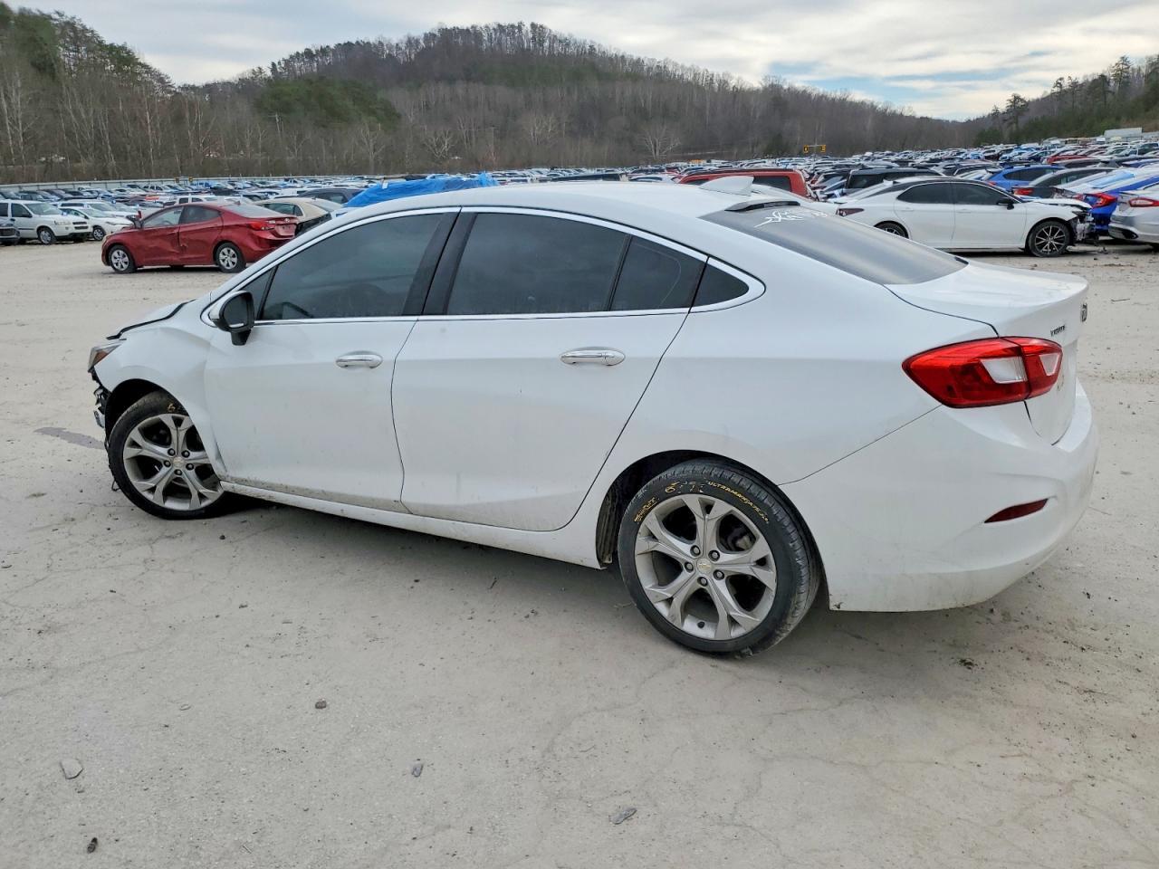 2017 Chevrolet Cruze Premier - zdjęcie 2