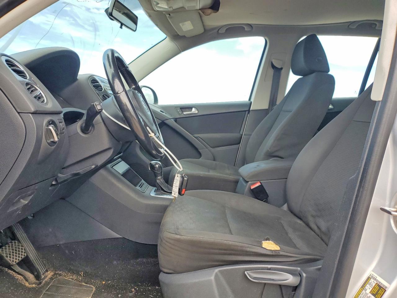 2014 Volkswagen Tiguan S - zdjęcie 7