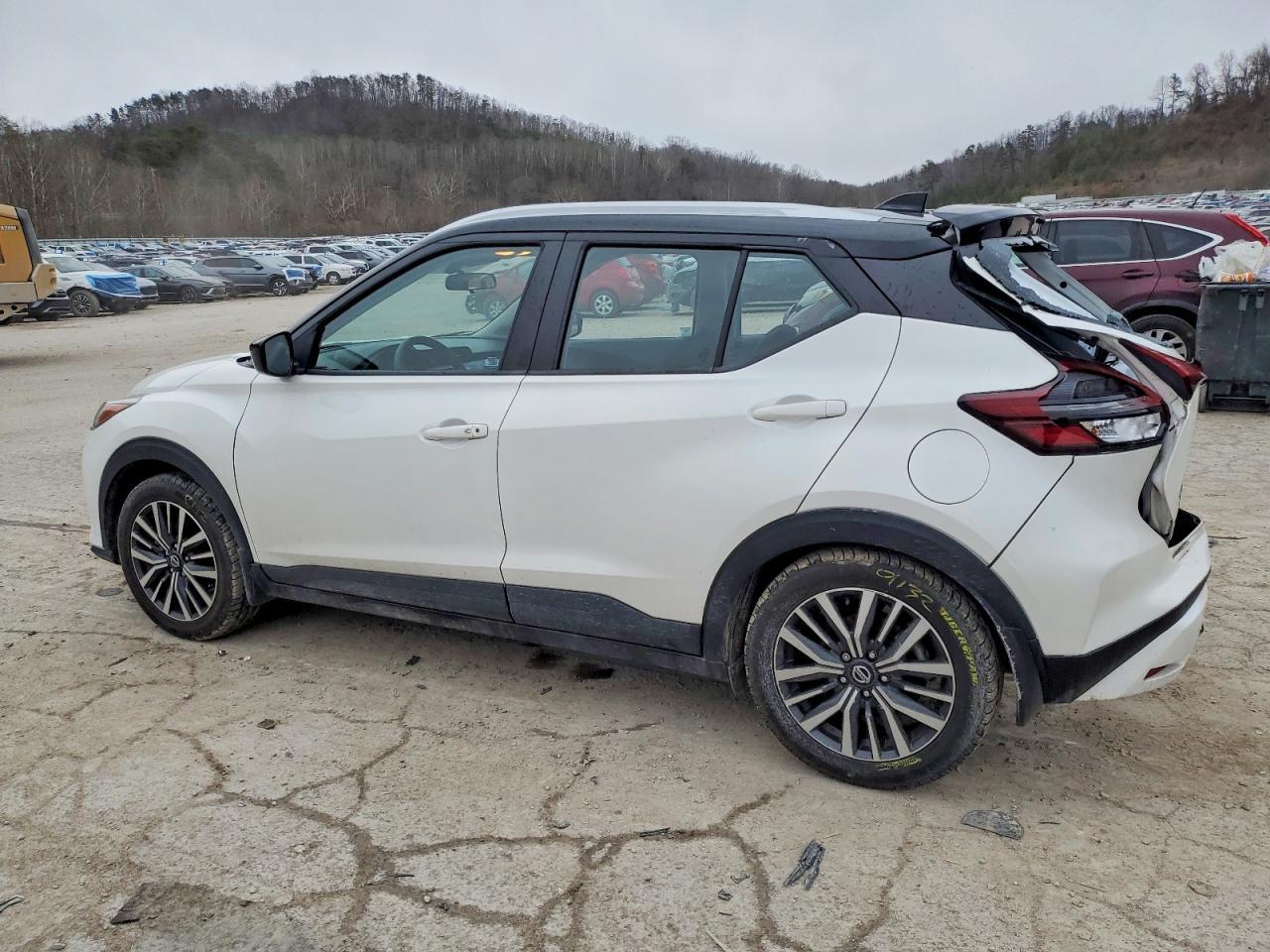 2021 Nissan Kicks Sv - zdjęcie 2