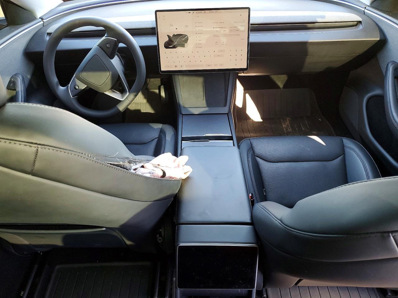 2025 Tesla Model 3 - zdjęcie 8