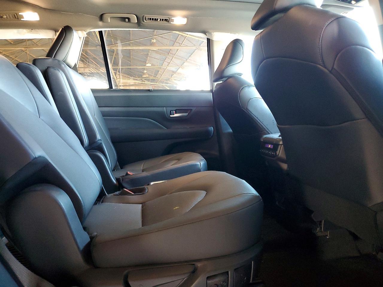 2025 Toyota Grand Highlander Le - zdjęcie 11