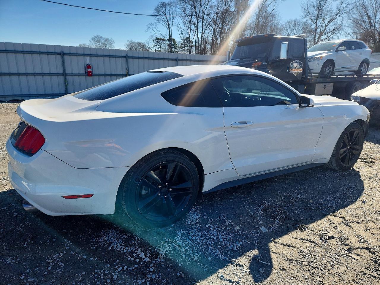 2015 Ford Mustang - zdjęcie 3