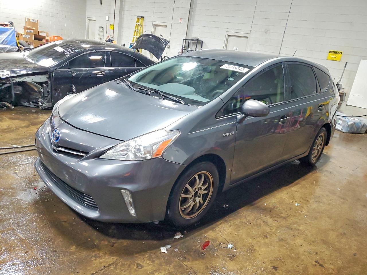 2013 Toyota Prius V - zdjęcie główne