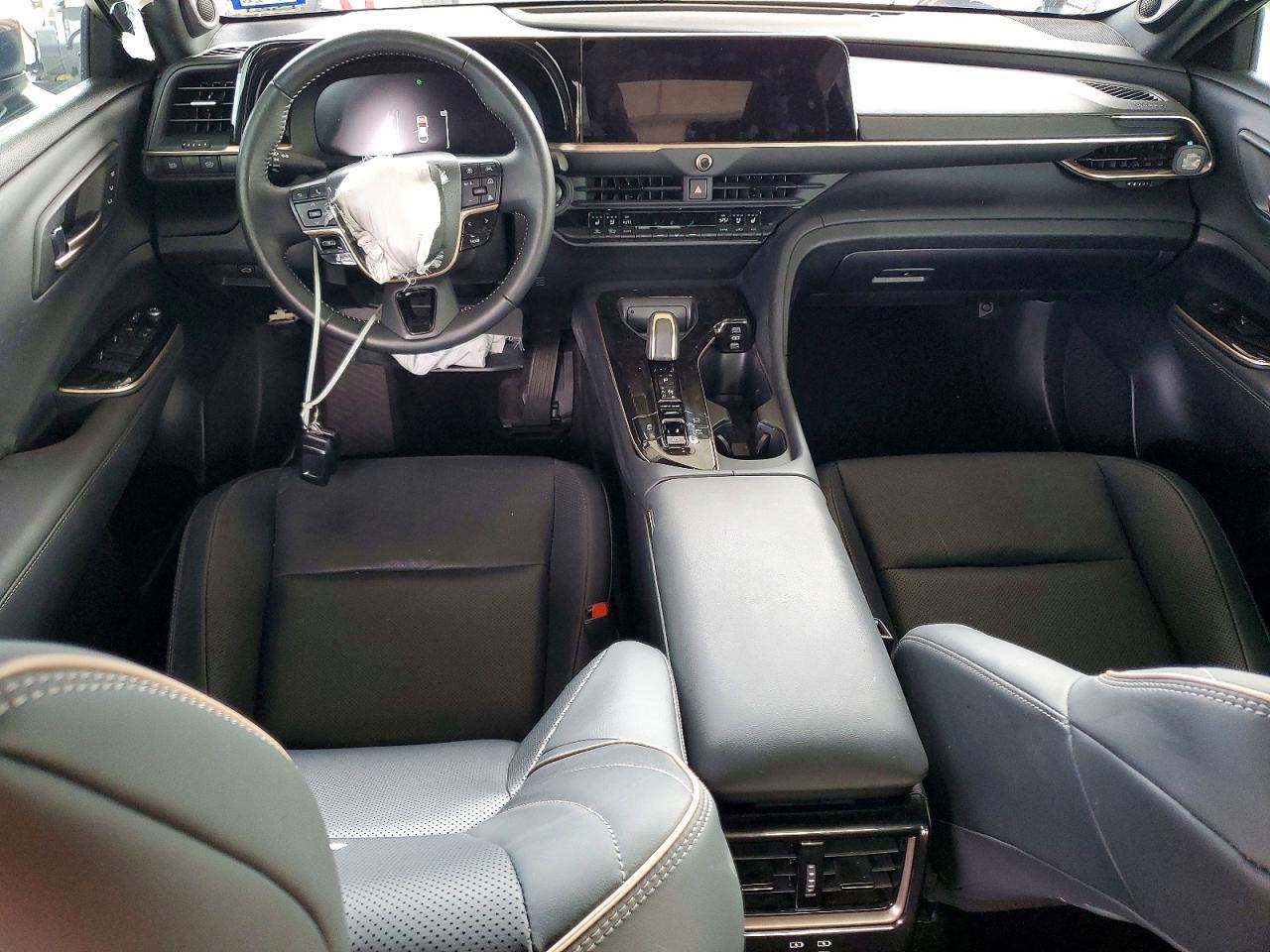 2025 Toyota Crown Xle - zdjęcie 8