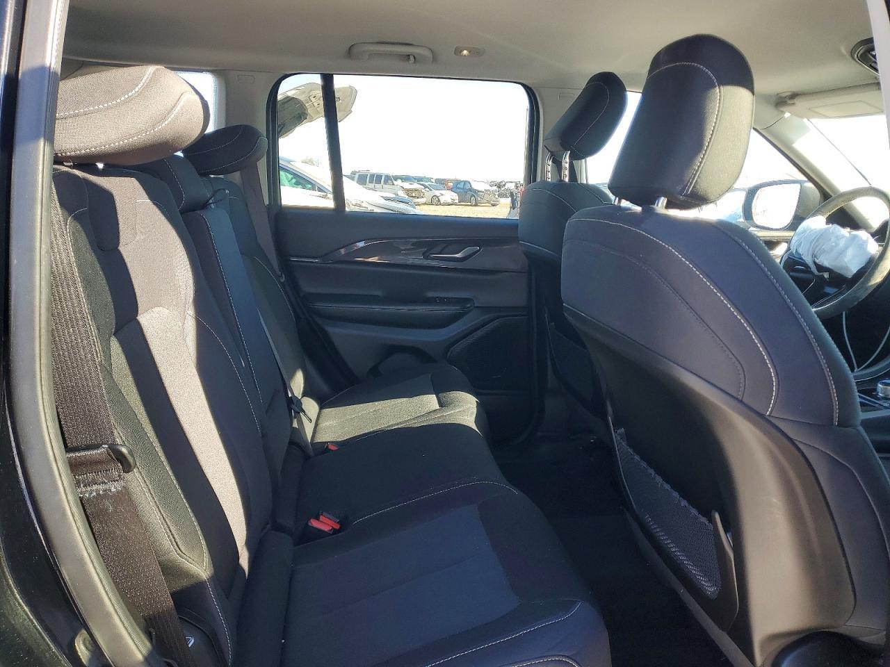 2023 Jeep Grand Cherokee Laredo - zdjęcie 11