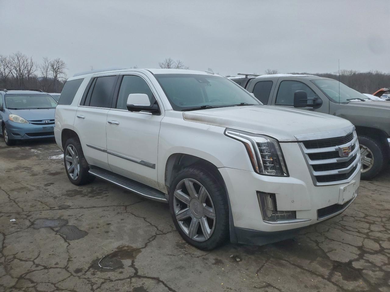 2016 Cadillac Escalade Luxury - zdjęcie 4