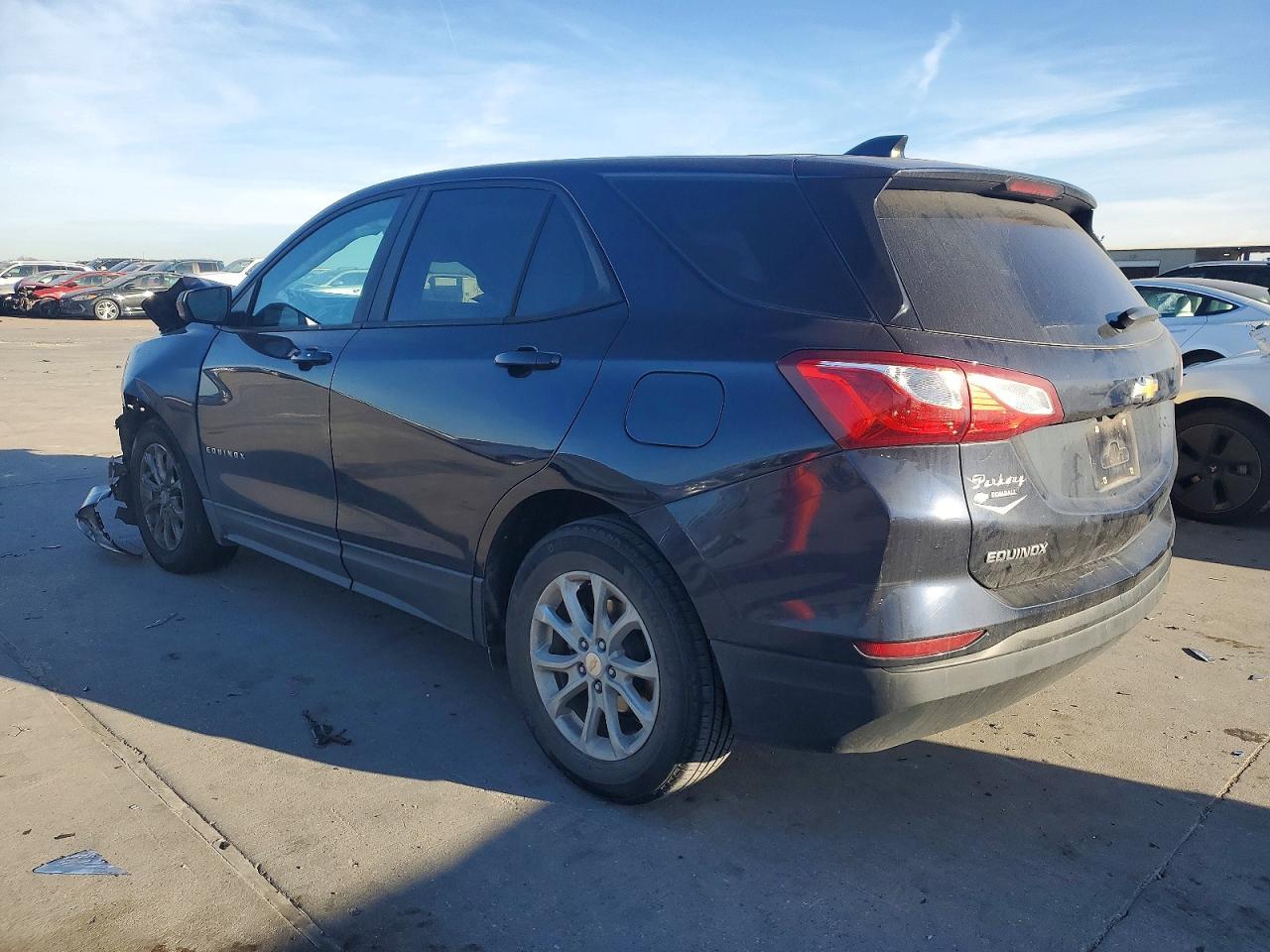2020 Chevrolet Equinox Ls - zdjęcie 2