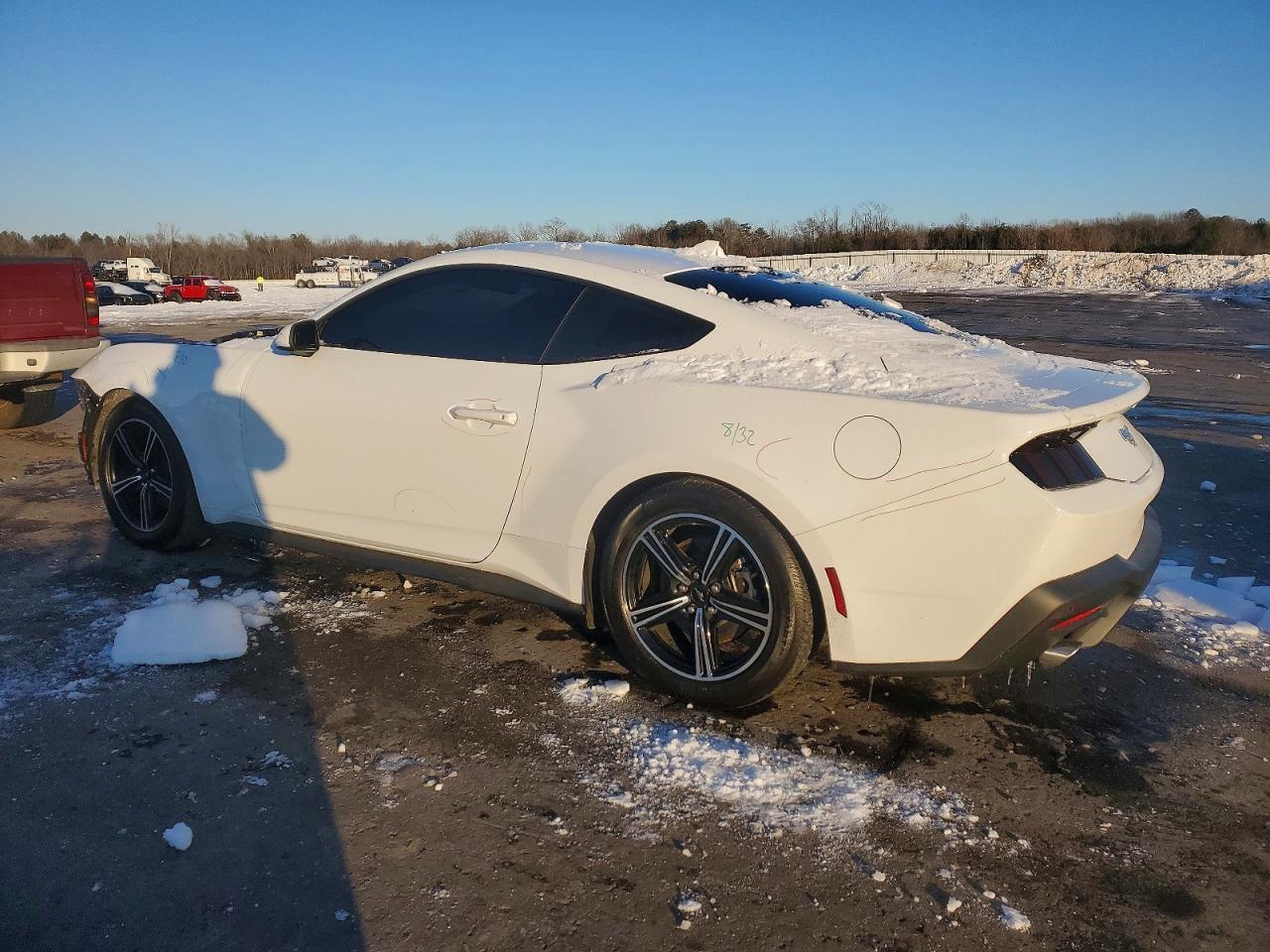 2024 Ford Mustang - zdjęcie 2