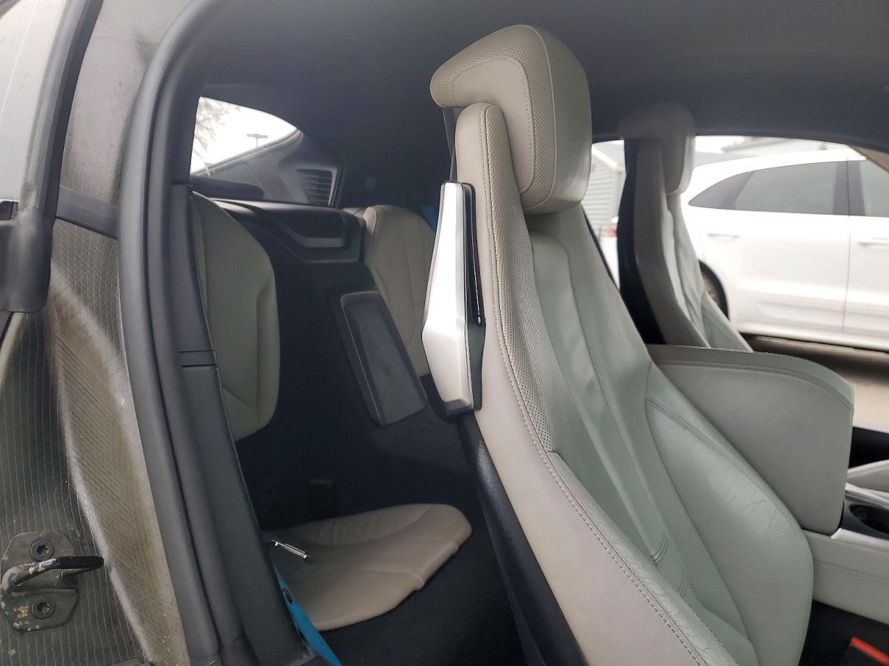 2015 BMW I8 - zdjęcie 10