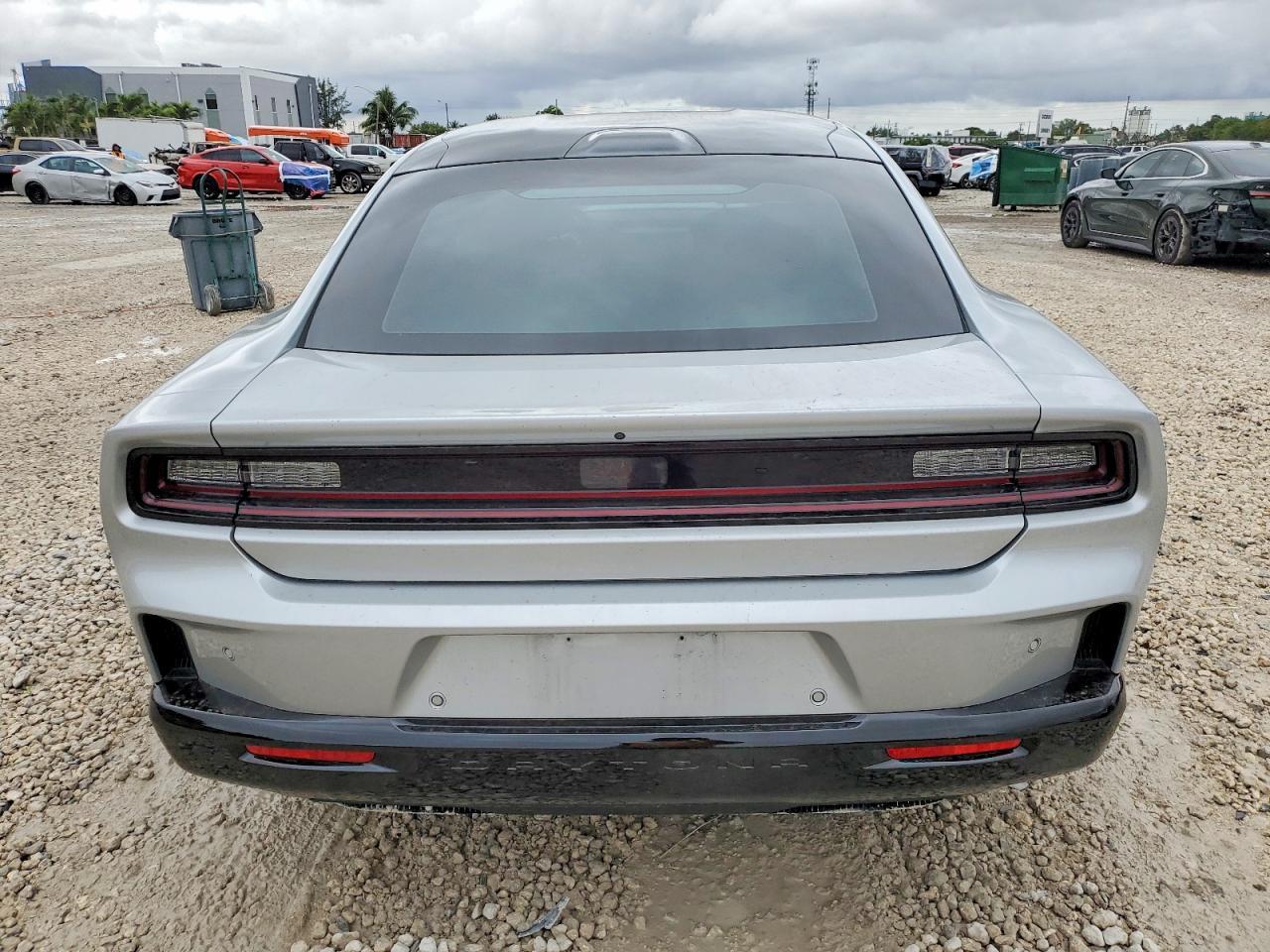 2025 Dodge Charger Daytona R - zdjęcie 6