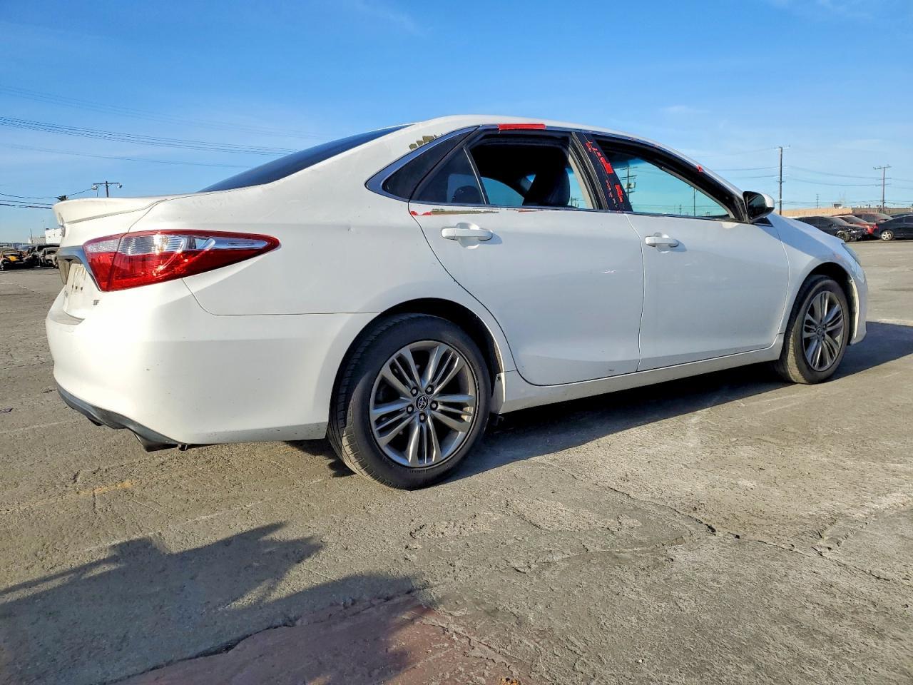 2015 Toyota Camry Le - zdjęcie 3