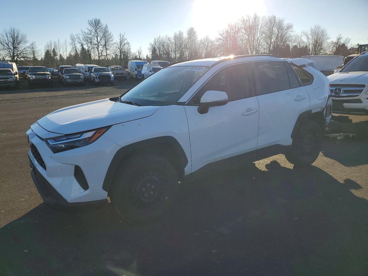 2022 Toyota Rav4 Xle - zdjęcie główne