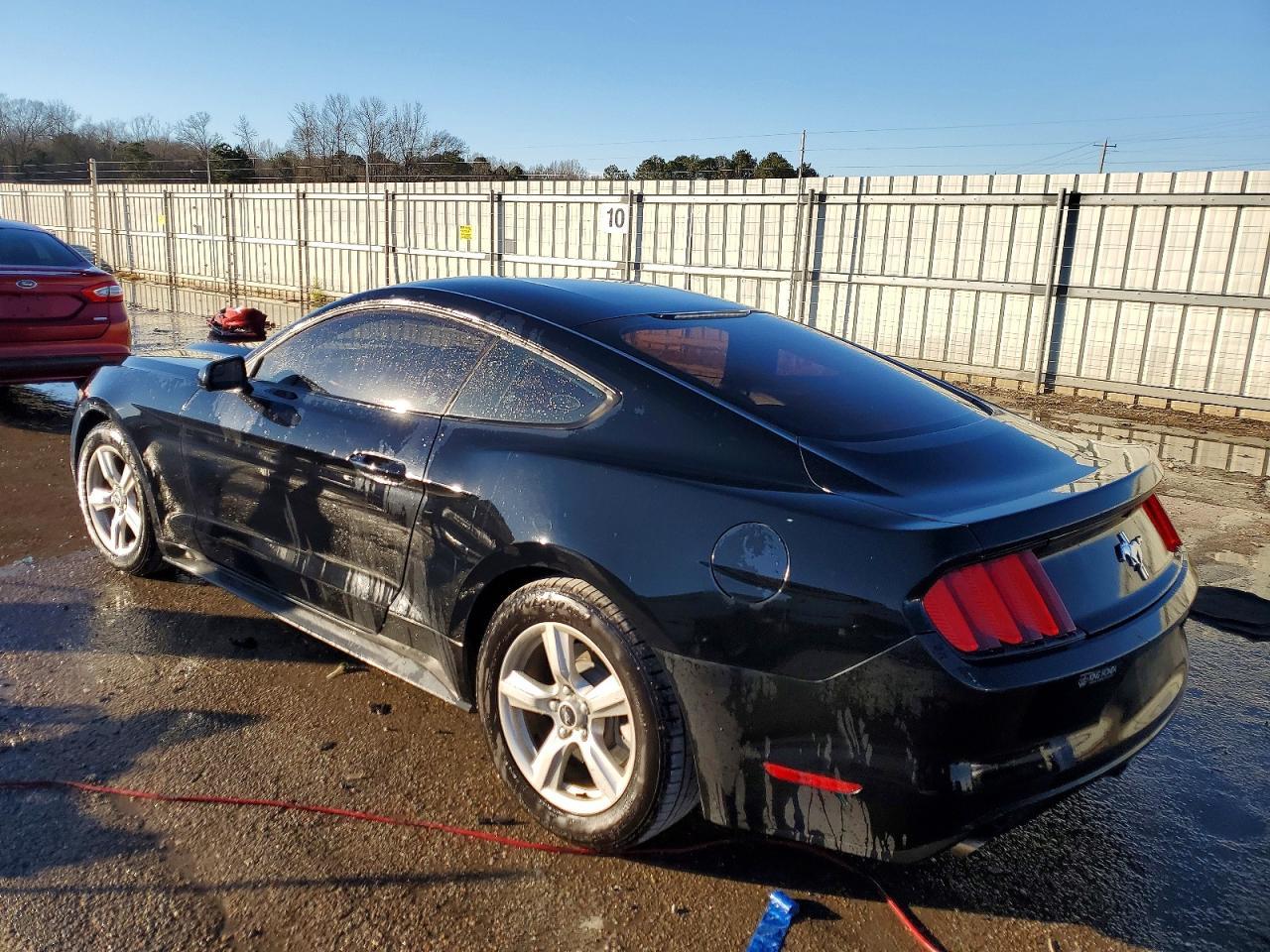 2017 Ford Mustang - zdjęcie 2